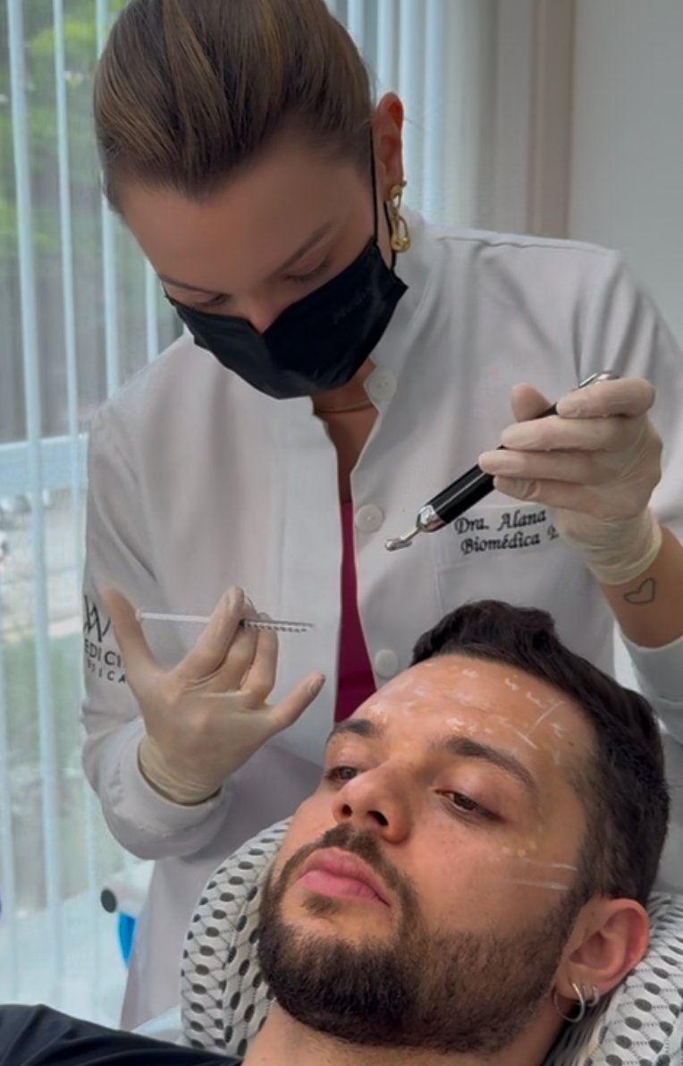 Aplicação de toxina botulínica